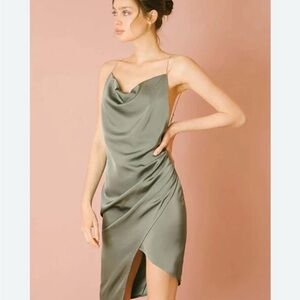 Storia Monochromatic Asymmetric Midi Dress Green size M
